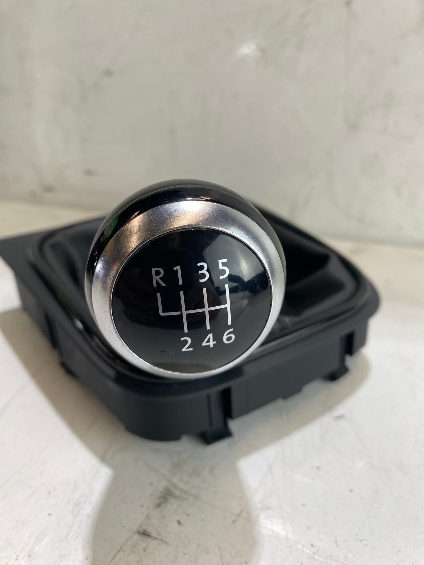 Volkswagen Scirocco / MK5 / MK6 Manual 6 Speed Shifter With Surround 5K0711113K