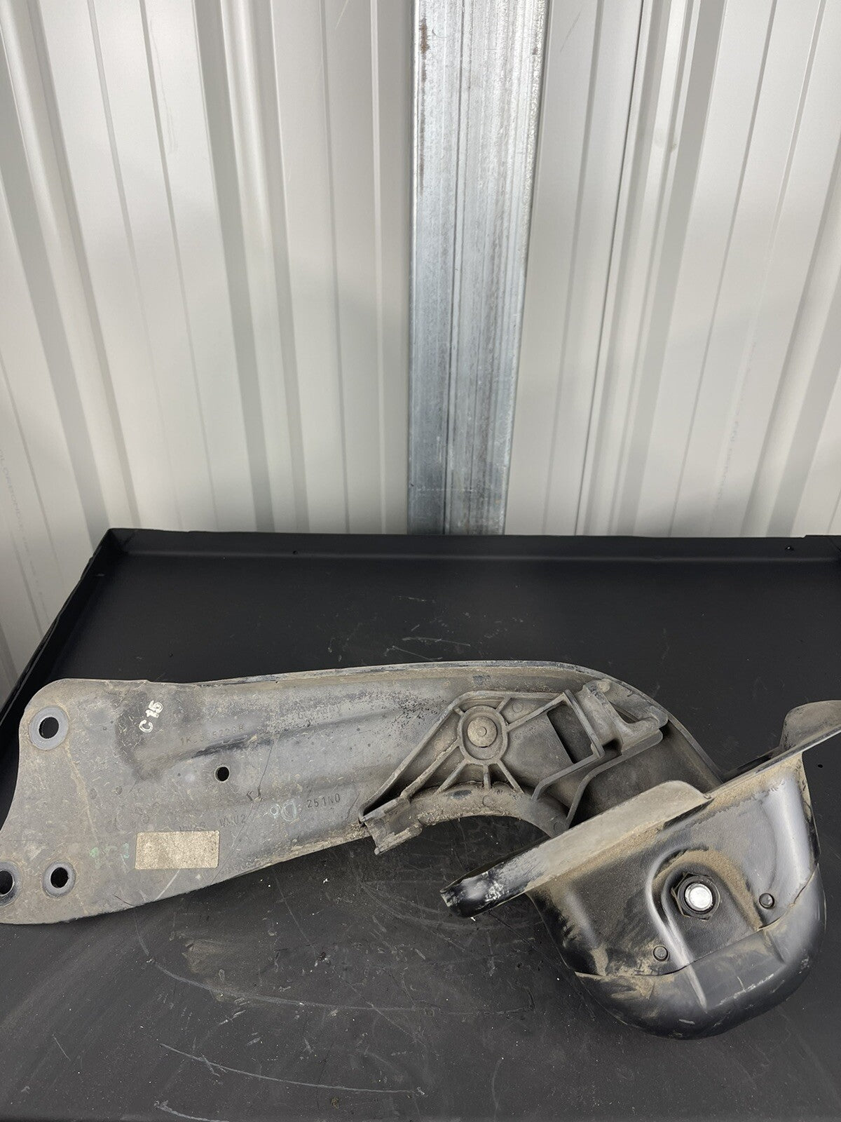 VOLKSWAGEN GOLF JETTA REAR RIGHT TRAILING ARM 1K0 501 476