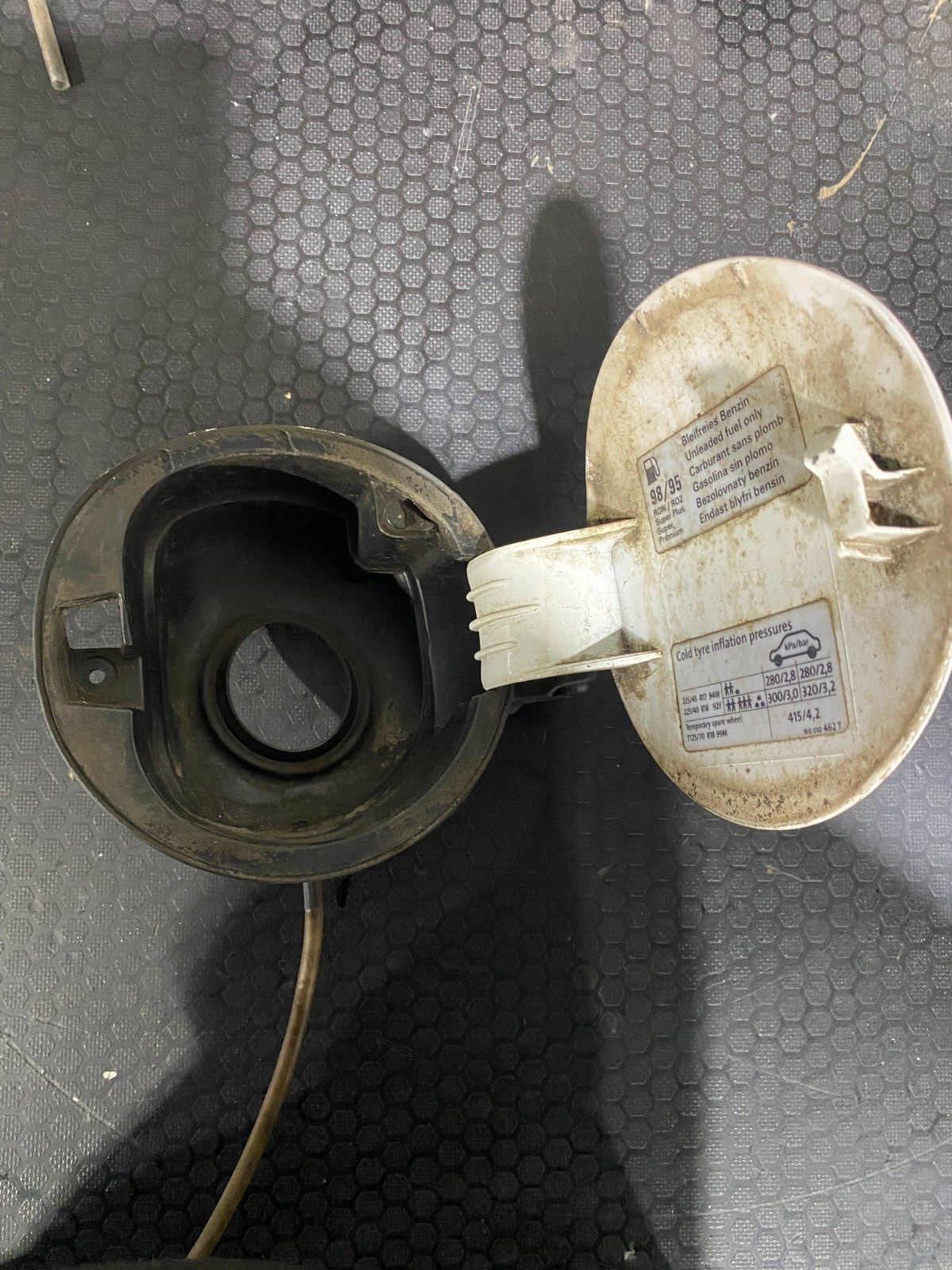 Volkswagen Golf MK5 White Fuel Cap 1K6809857