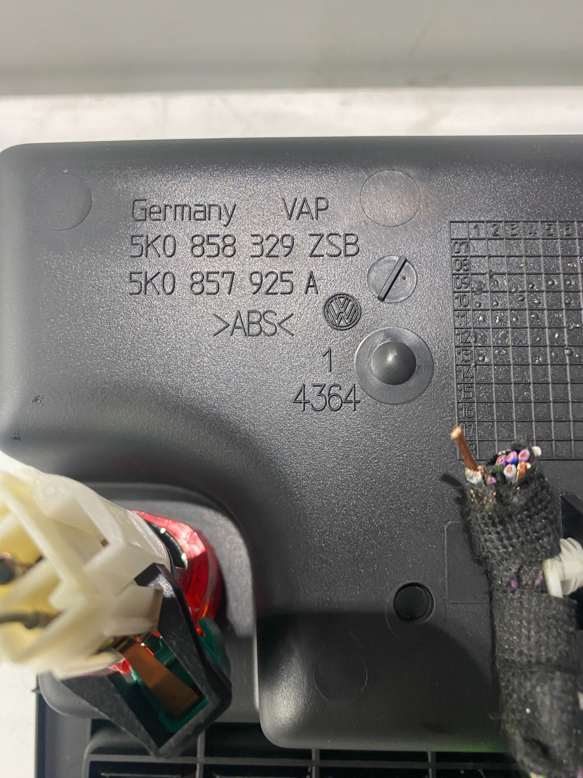 Volkswagen Scirocco Centre Console Coin Tray With DCC And ESP 5K0858329