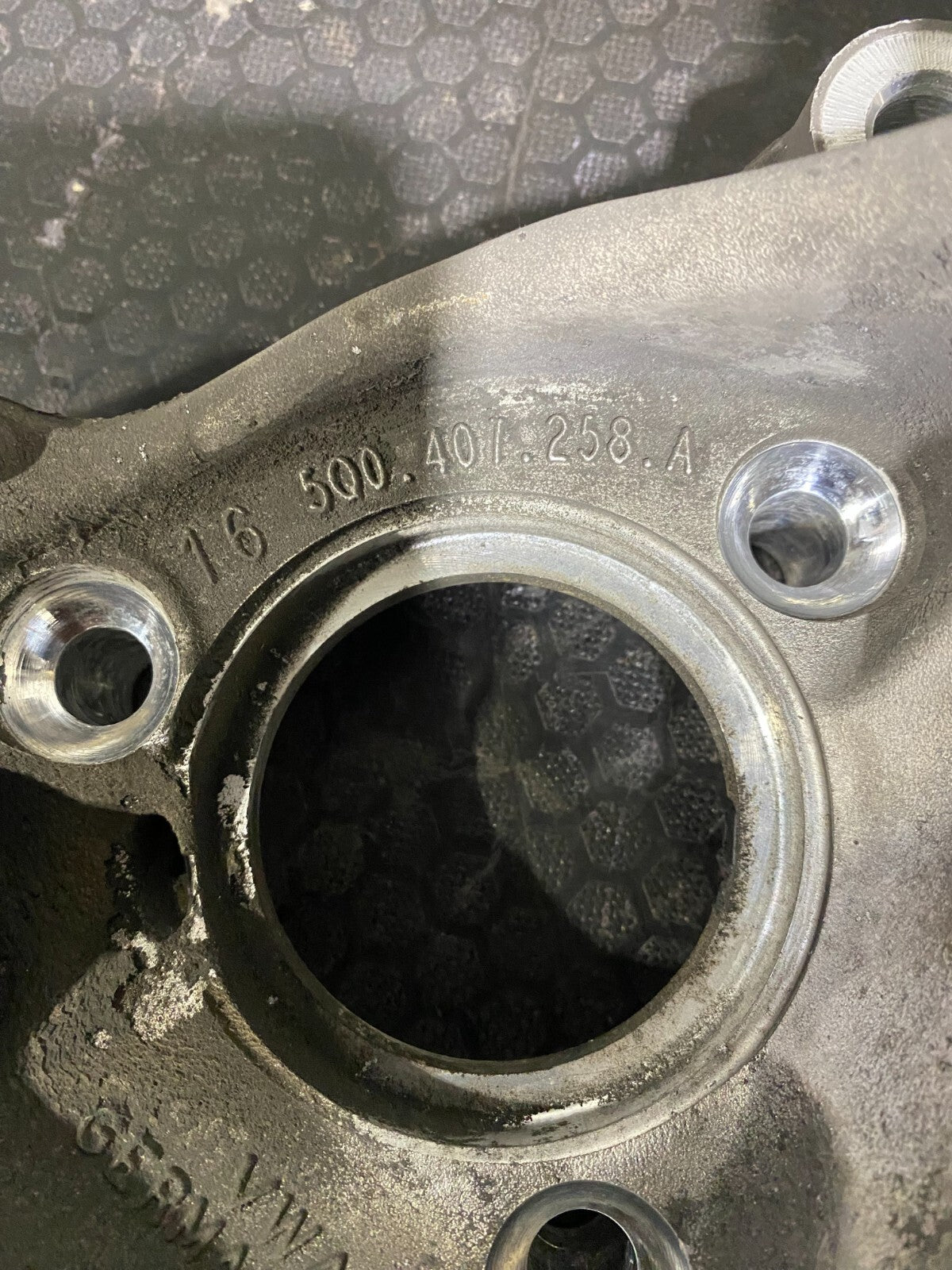 Volkswagen Golf MK7 GTI/R Front Right Hub 5Q0407258A