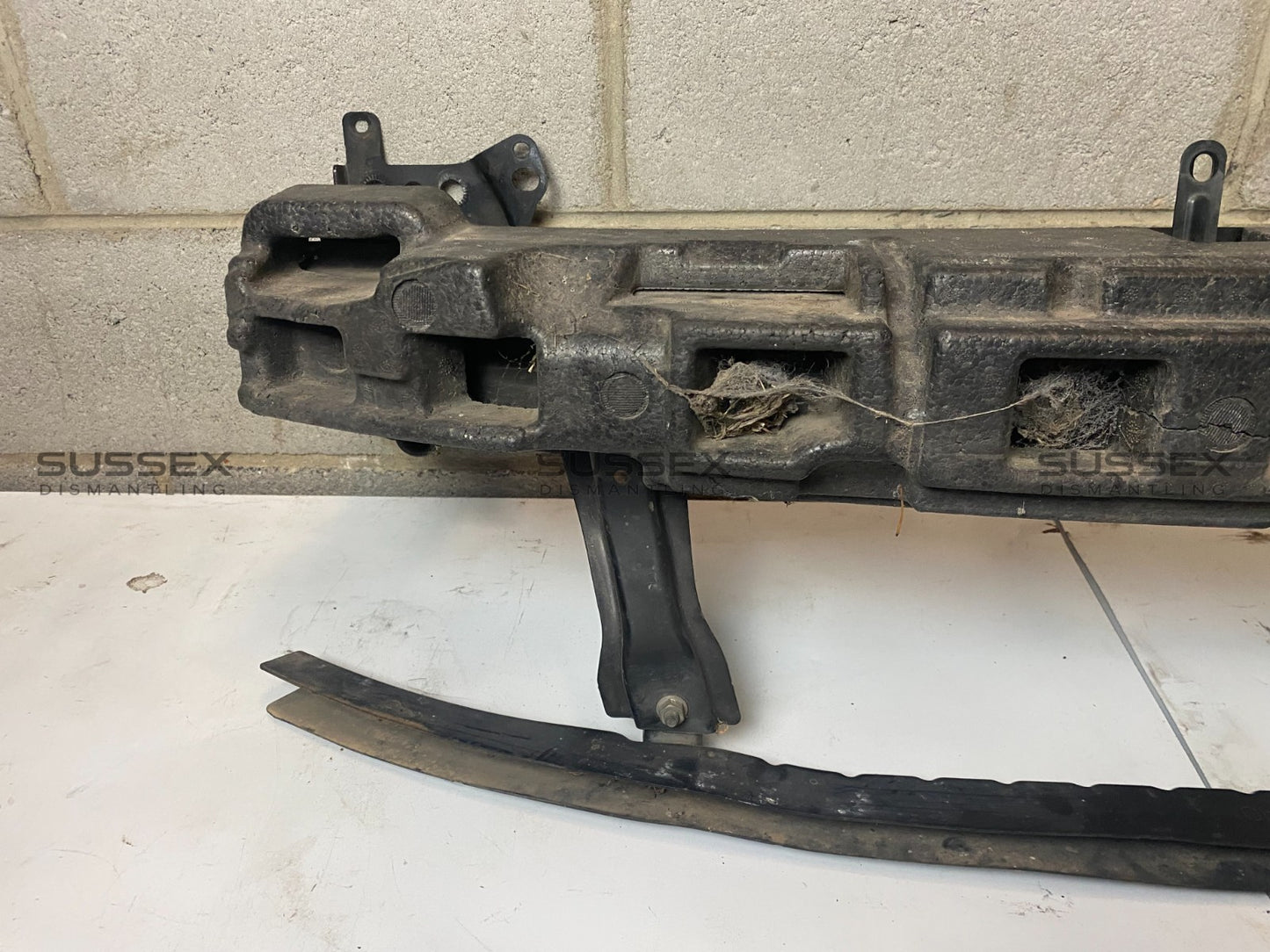 Volkswagen Passat Front Bumper Reinforcement 3C0807109