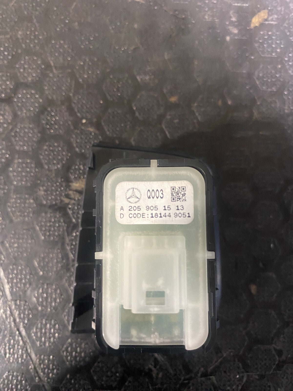 GENUINE Mercedes-Benz Passenger Rear Right Window Switch W/ Bracket A2059051513