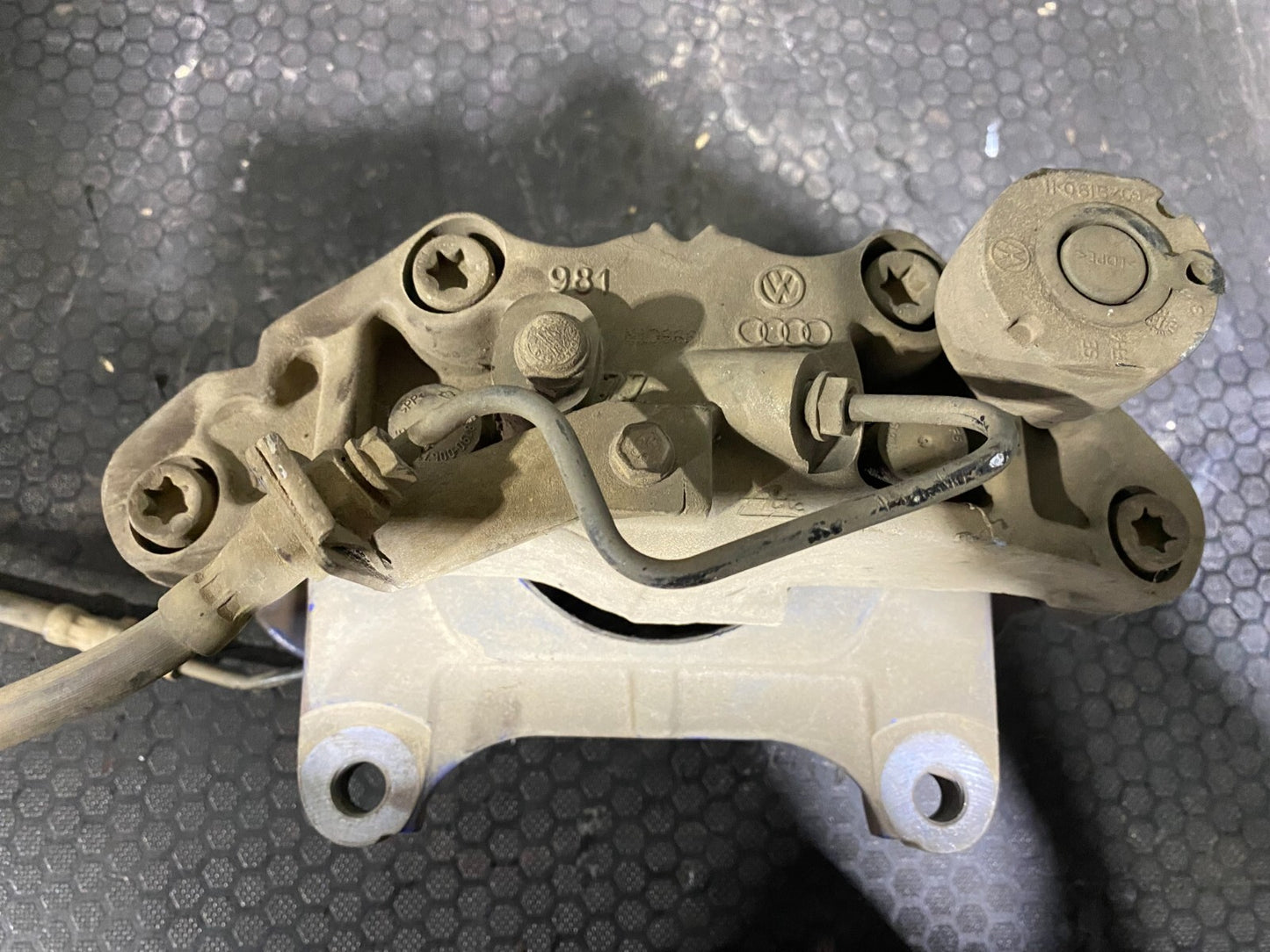 Volkswagen Front Right MK5 R32 Calliper In Blue