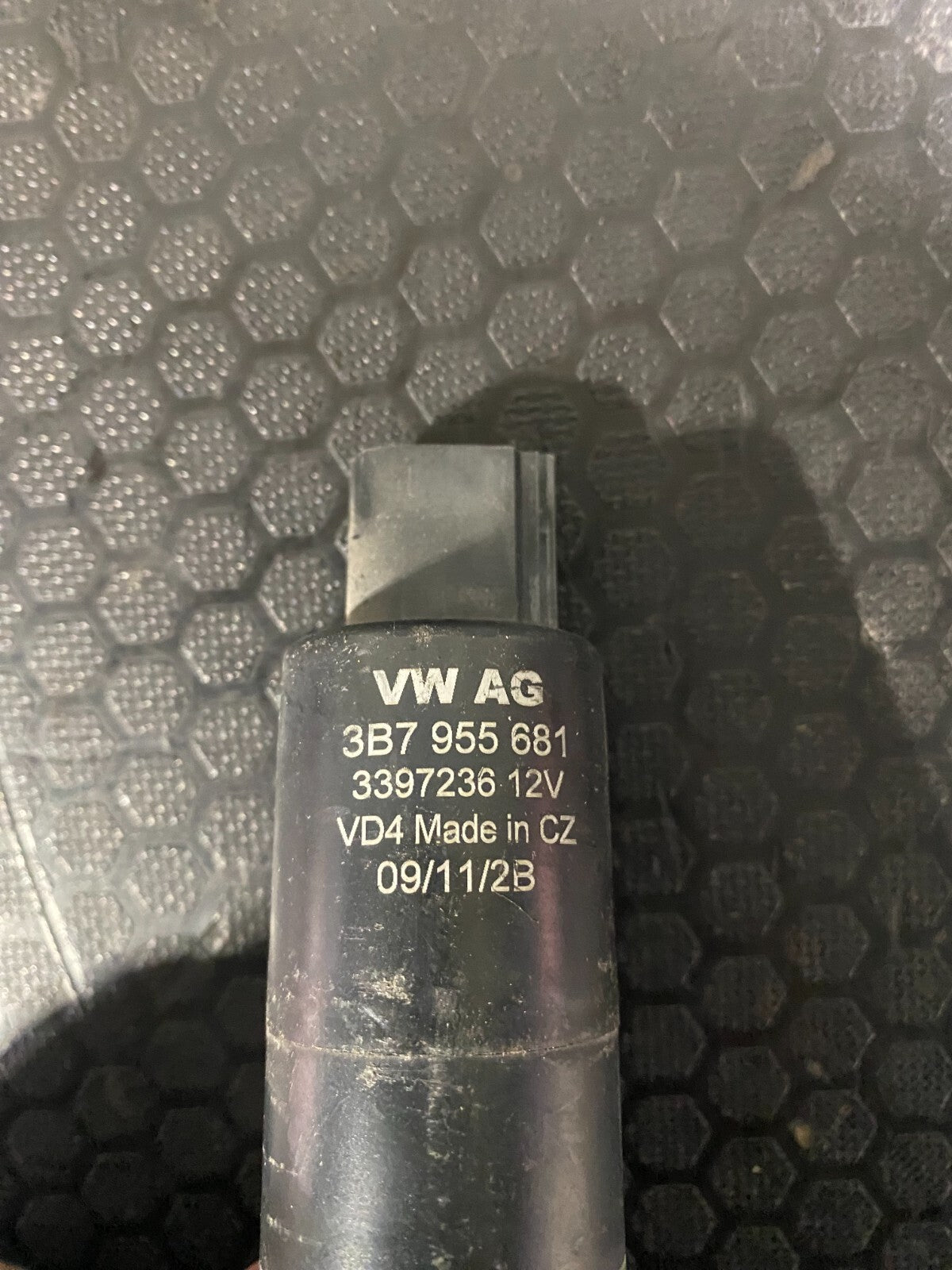 Volkswagen Washer Bottle Pump 3B7955681