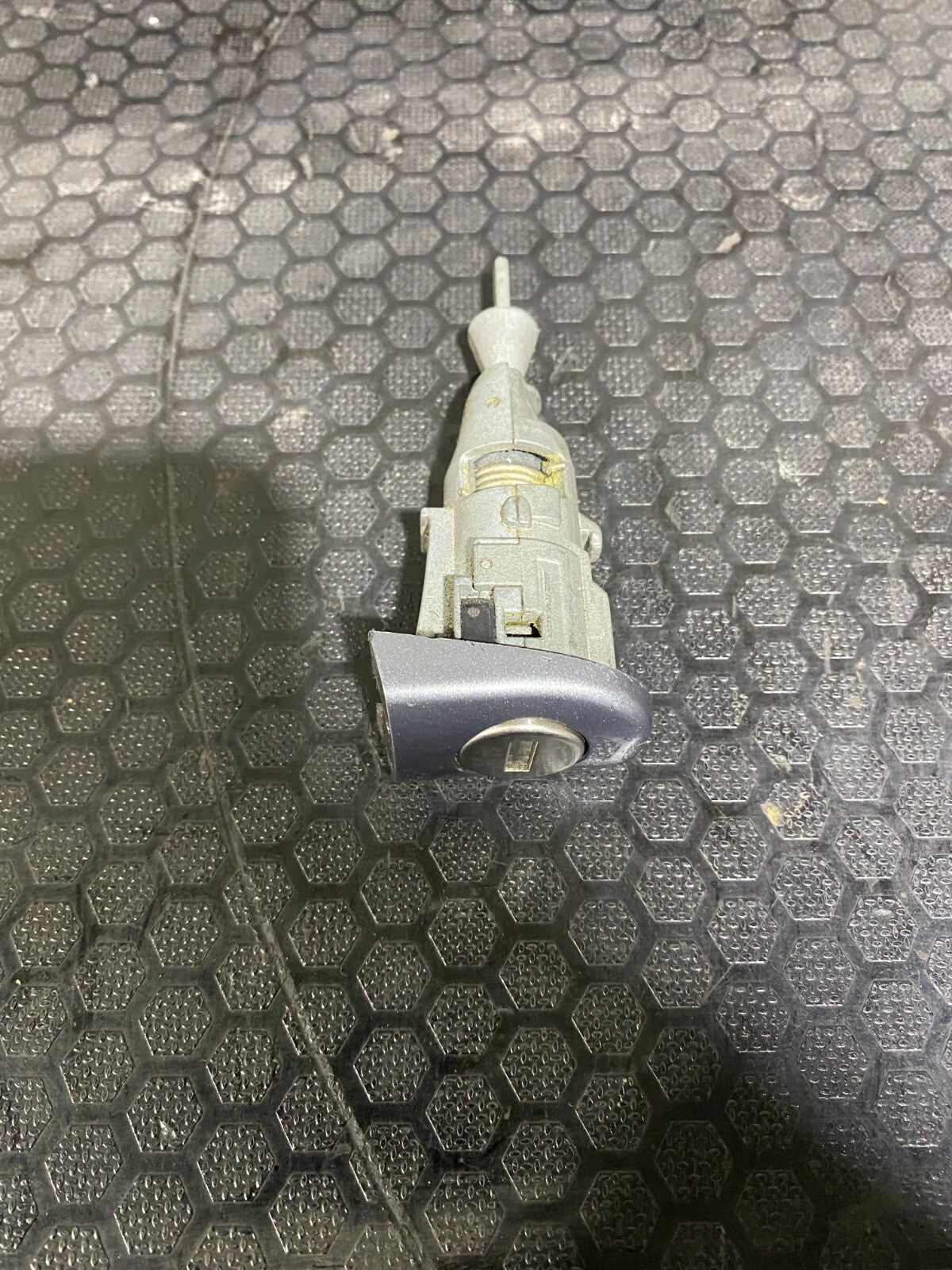 Volkswagen Golf MK5 Grey/Silver Driver Door Lock 1K0837167D