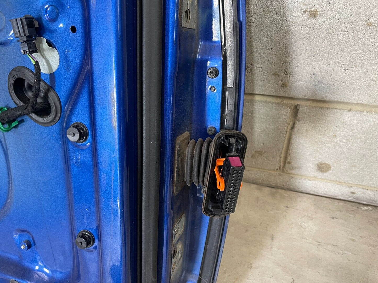 Volkswagen Golf MK5 Front Left Door In Blue *Freight Available*