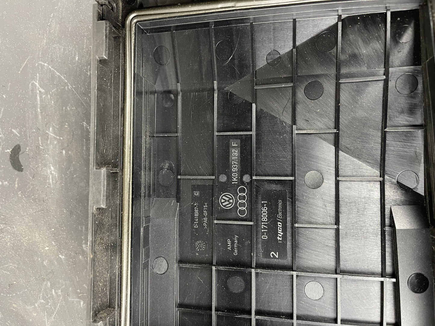 VW Golf GTI Mk5 Mk6 Fuse Box Lid Cover 1K0937132F Passat B6 CC Jetta Tiguan A3