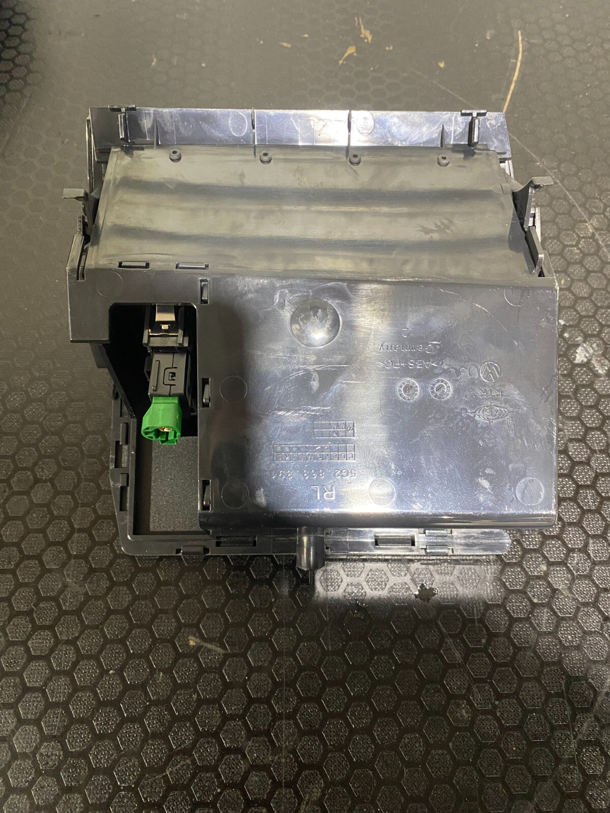 Volkswagen Golf Mk7 Centre Console Storage Compartment USB AUX-IN 5G2863391