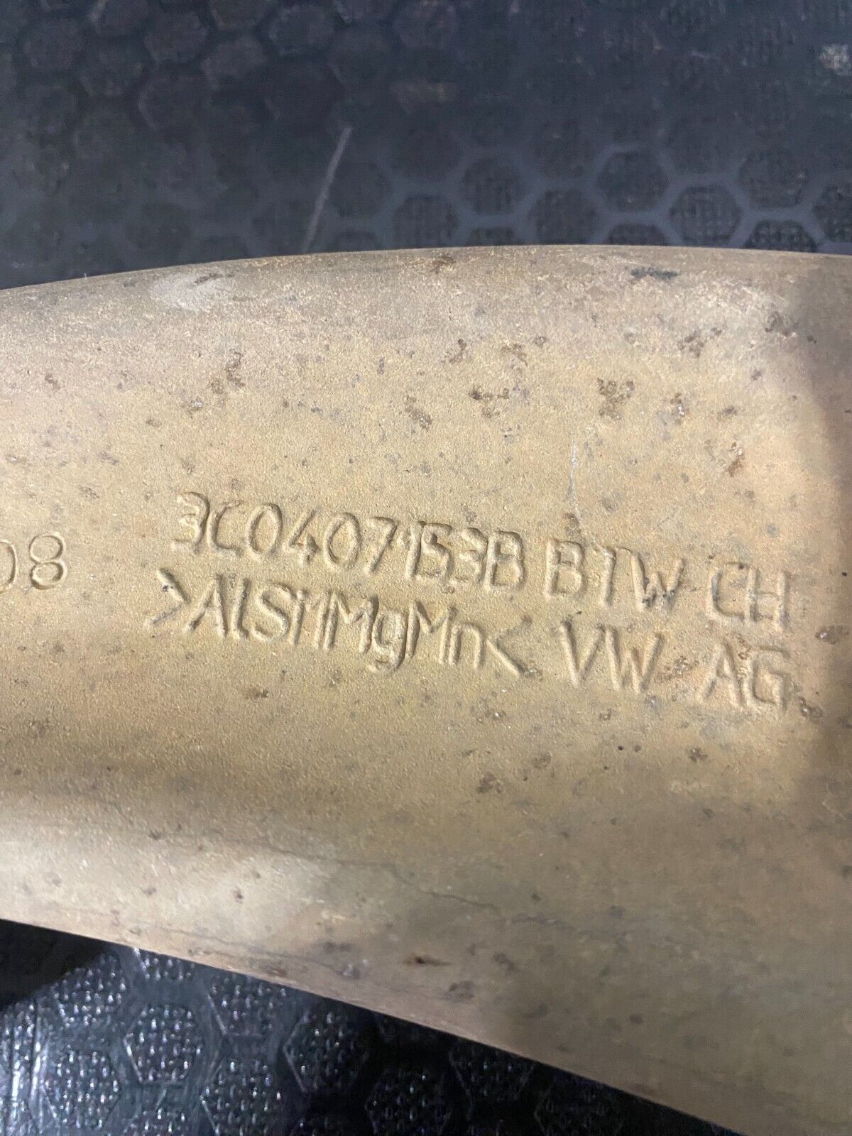 Volkswagen Passat R36 Control Arm Right/Left 3C0407153B