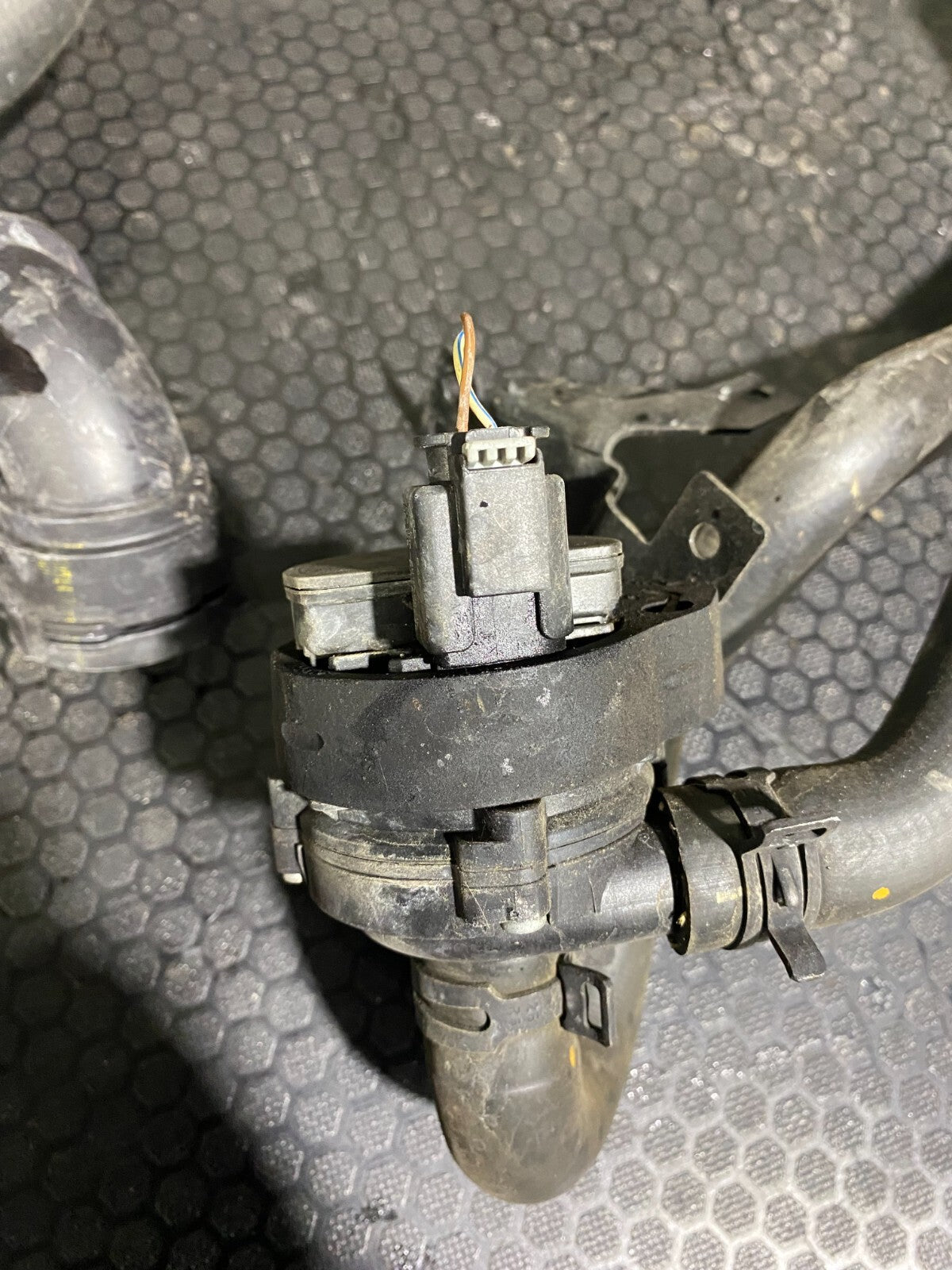 Mercedes-Benz Water Circulation Motor With Piping A2535011100, A2118350028