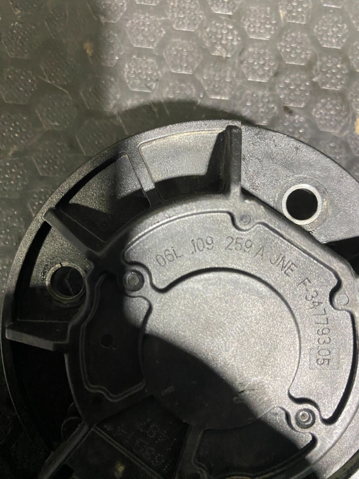 Volkswagen Golf MK7-7.5 GTI/R 2013-2020 Engine Camshaft Solenoid 06L109259A