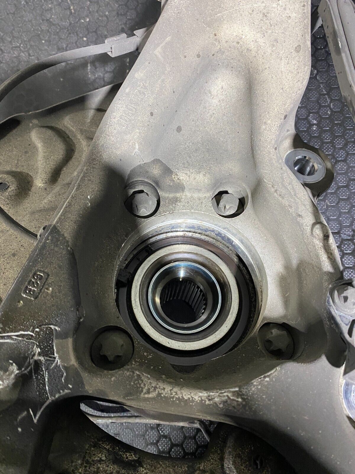 Mercedes-Benz Front Right Knuckle For Suspension Complete A2530800