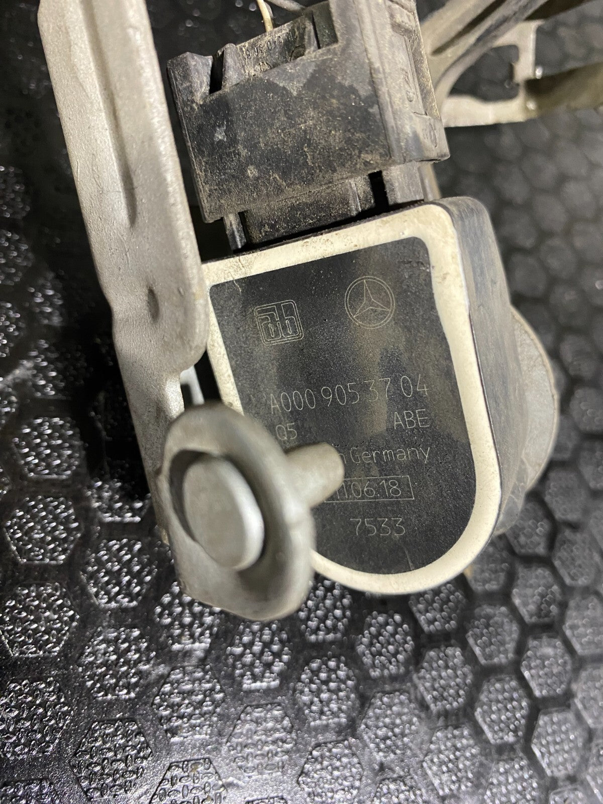 Mercedes-Benz Rear Left Height Sensor A0009053704