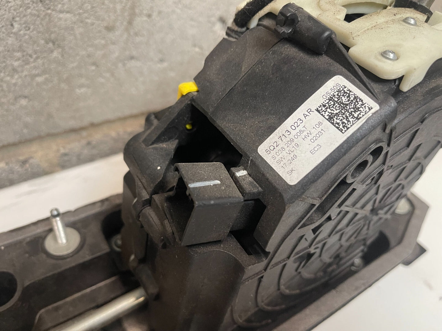 VWAG DSG Gear Shifter Selector 5Q2713023AR