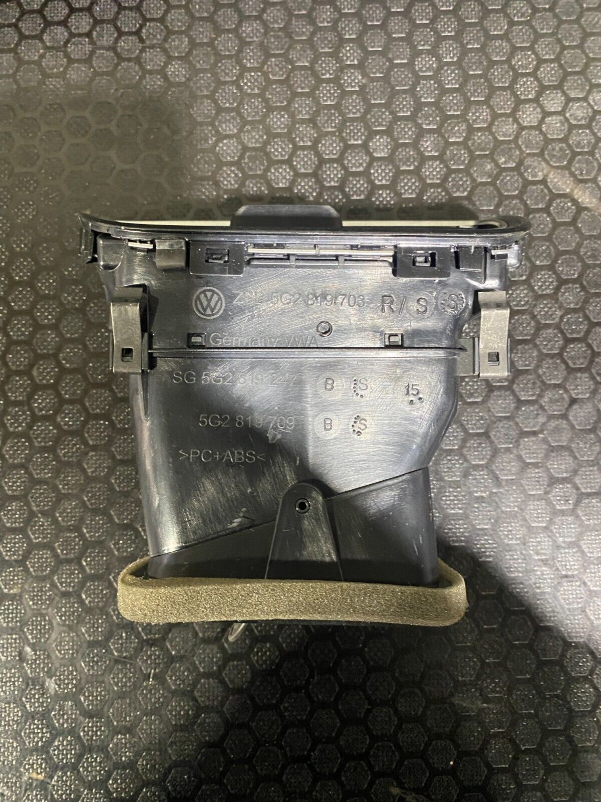 Volkswagen Golf MK7-7.5 Left Dash Air Vent 5G2819703