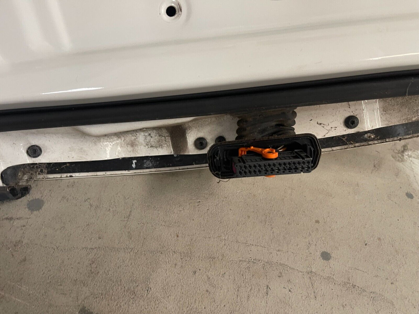 Volkswagen Golf MK5 Rear Right Door In White *Freight Available*