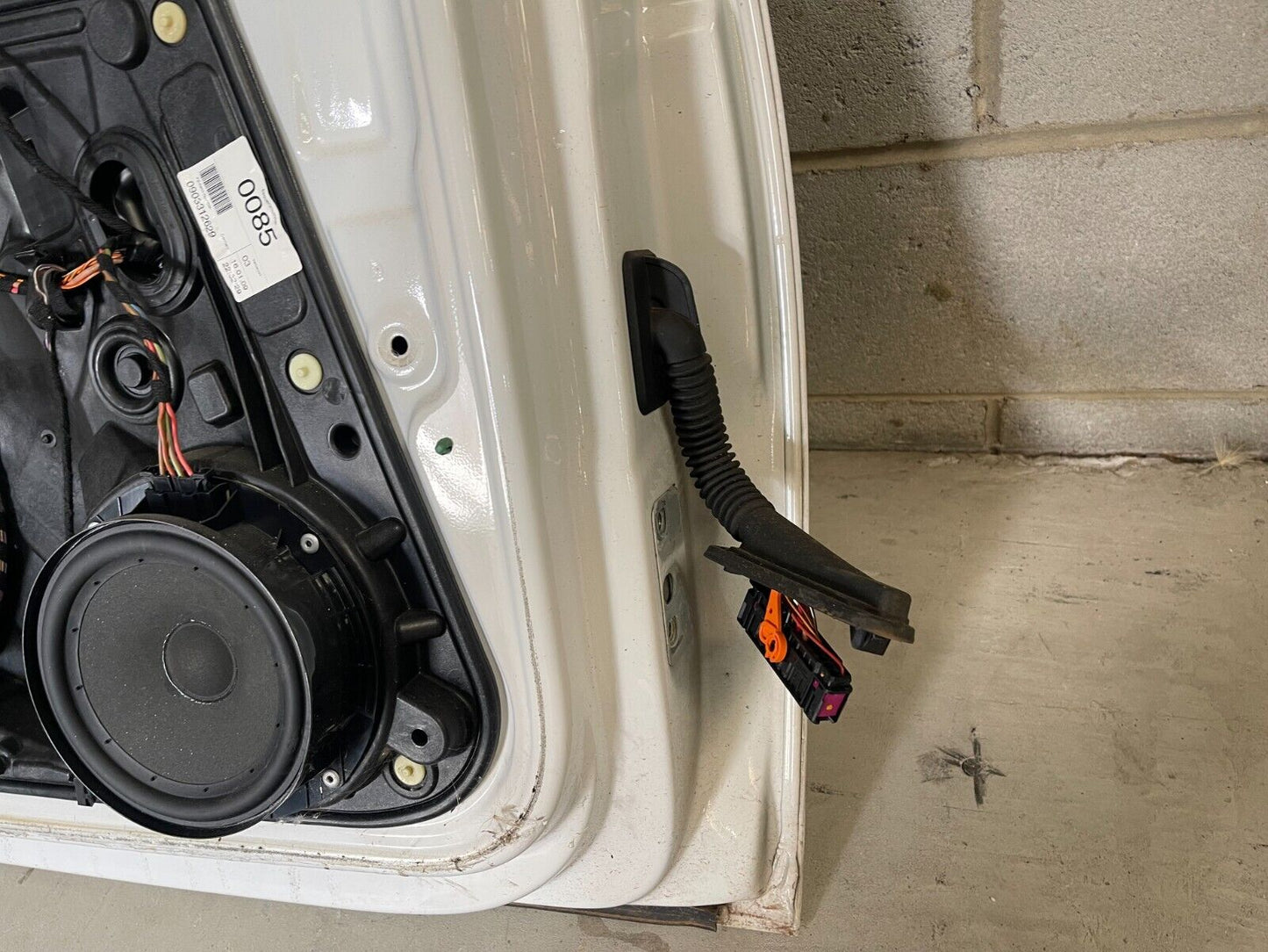 Volkswagen Golf MK6 Front Left Door In White *Freight Available*