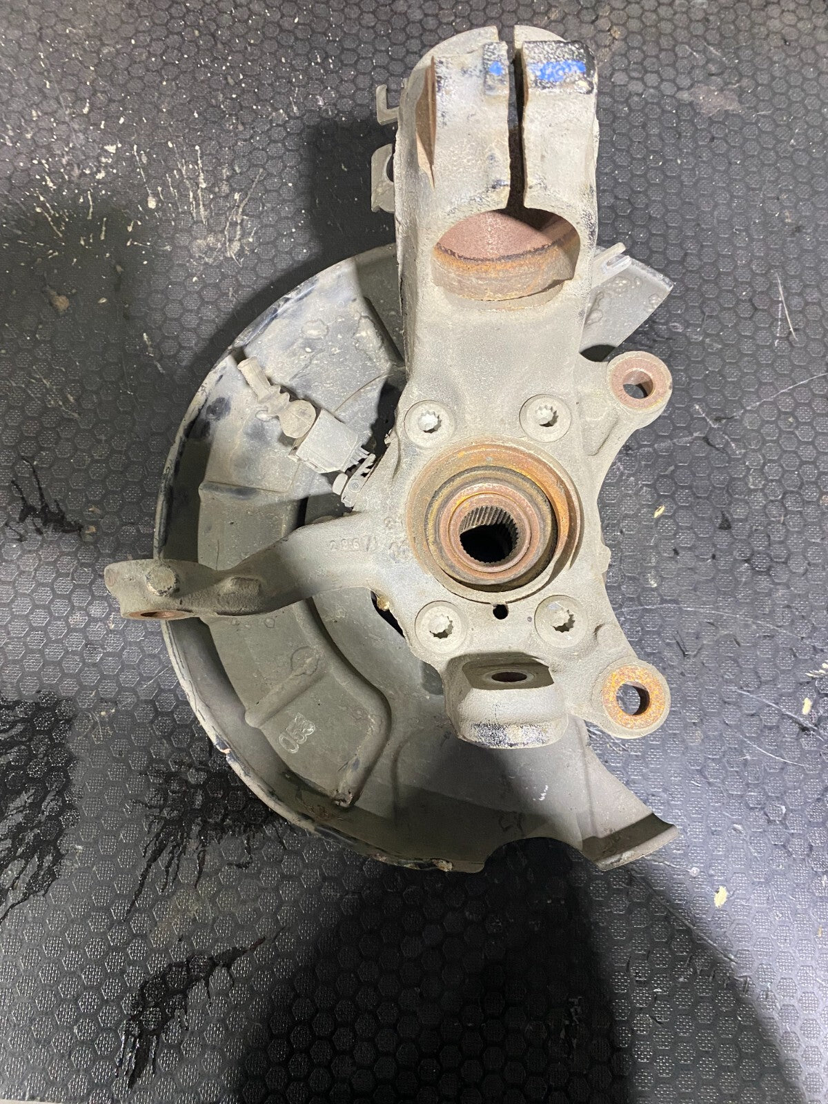 Volkswagen Golf MK5 / MK6 GTI Front Left Hub