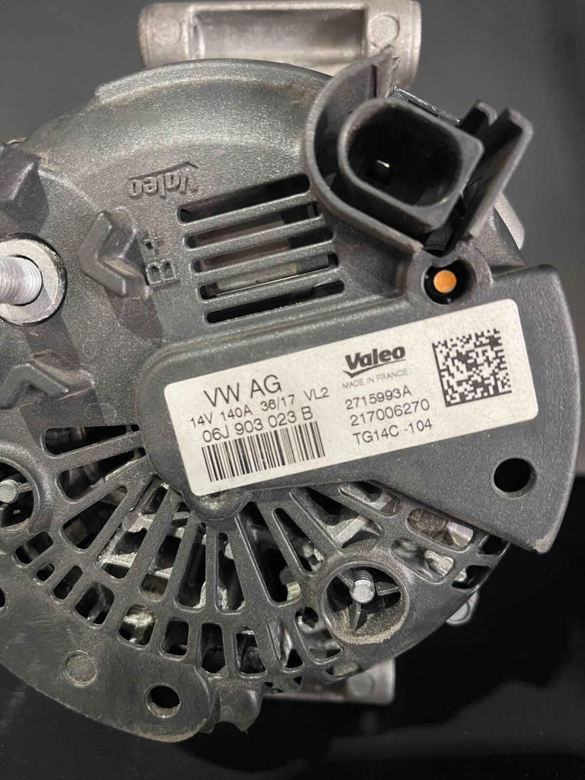 Volkswagen Golf Alternator 06J903023B