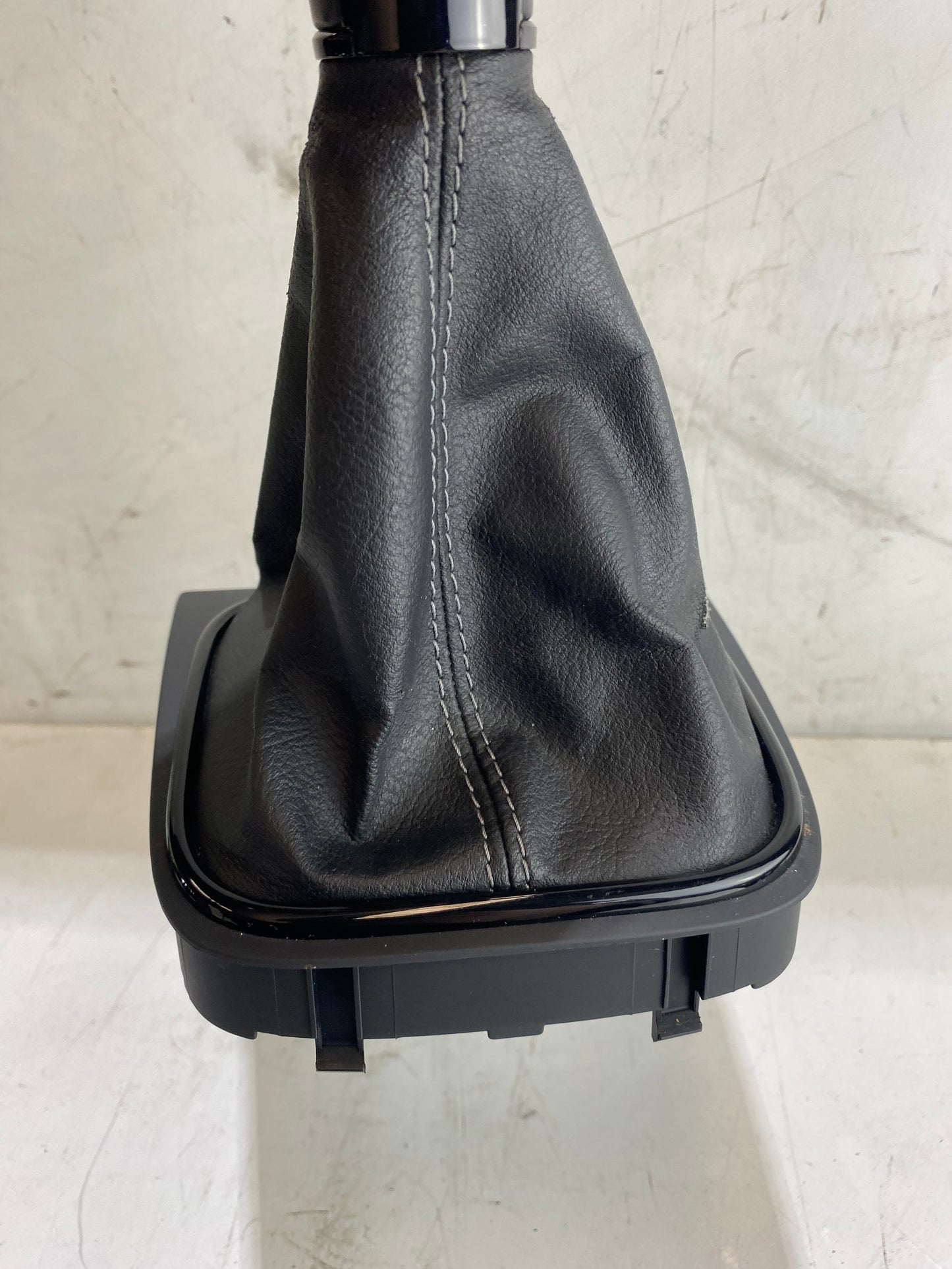 Volkswagen Scirocco / MK5 / MK6 Manual 6 Speed Shifter With Surround 5K0711113K