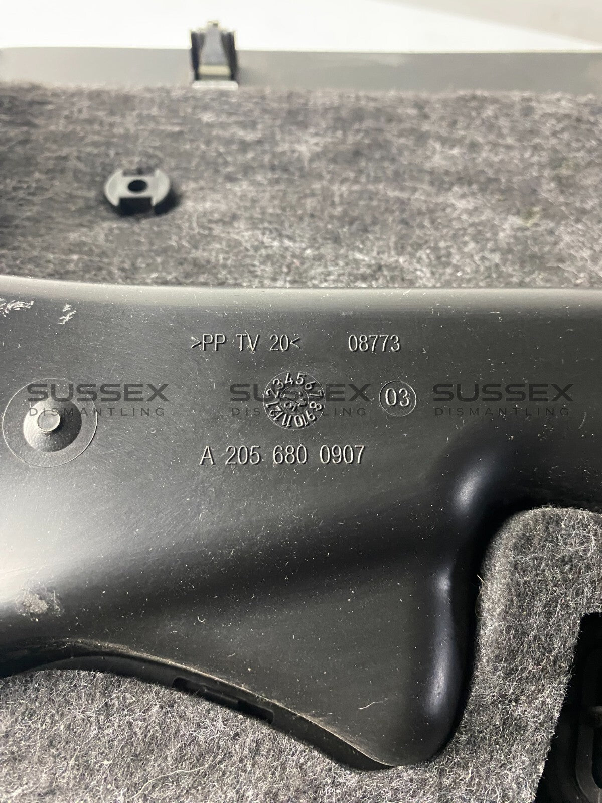 Mercedes-Benz Under Dashboard Footwell Light / Ventilation A2056800907