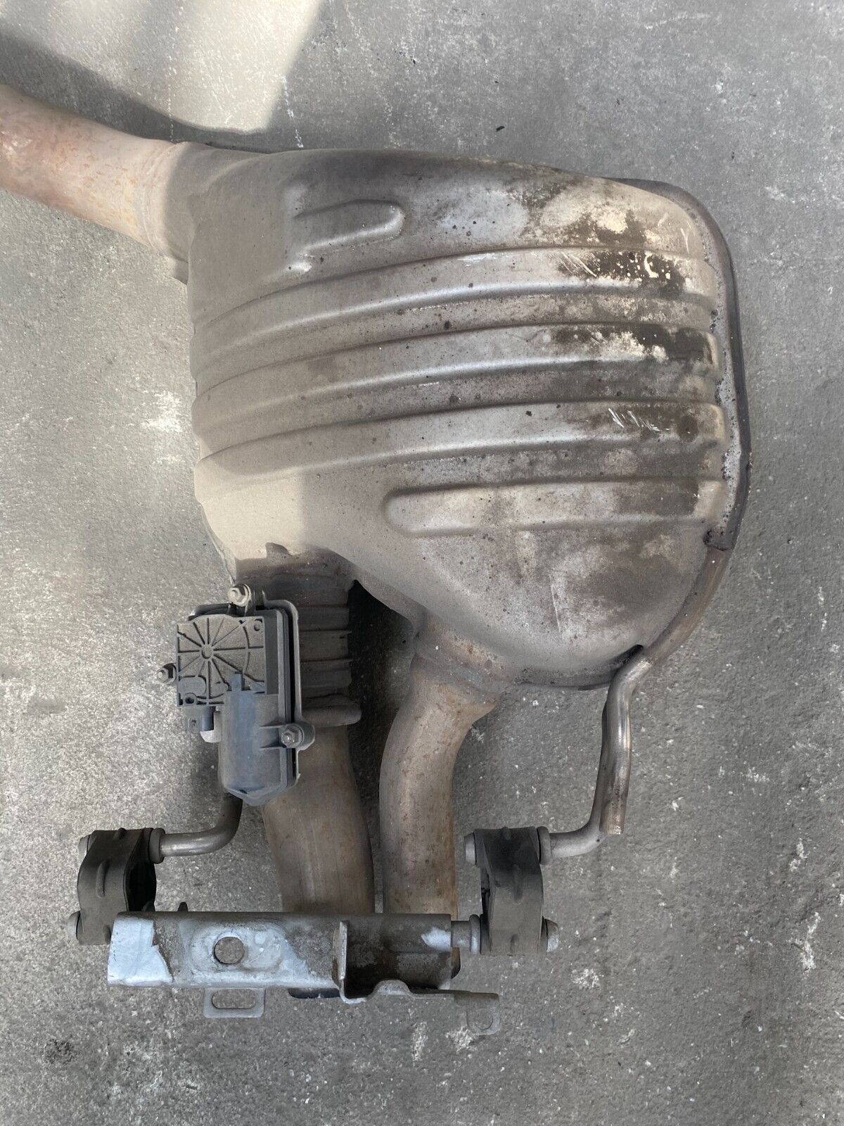 Mercedes-Benz C63s 2019-2021 Rear Right Muffler Complete A2054907001