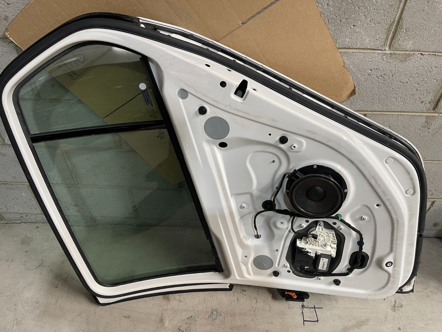 Volkswagen Golf MK5 Rear Right Door In White *Freight Available*