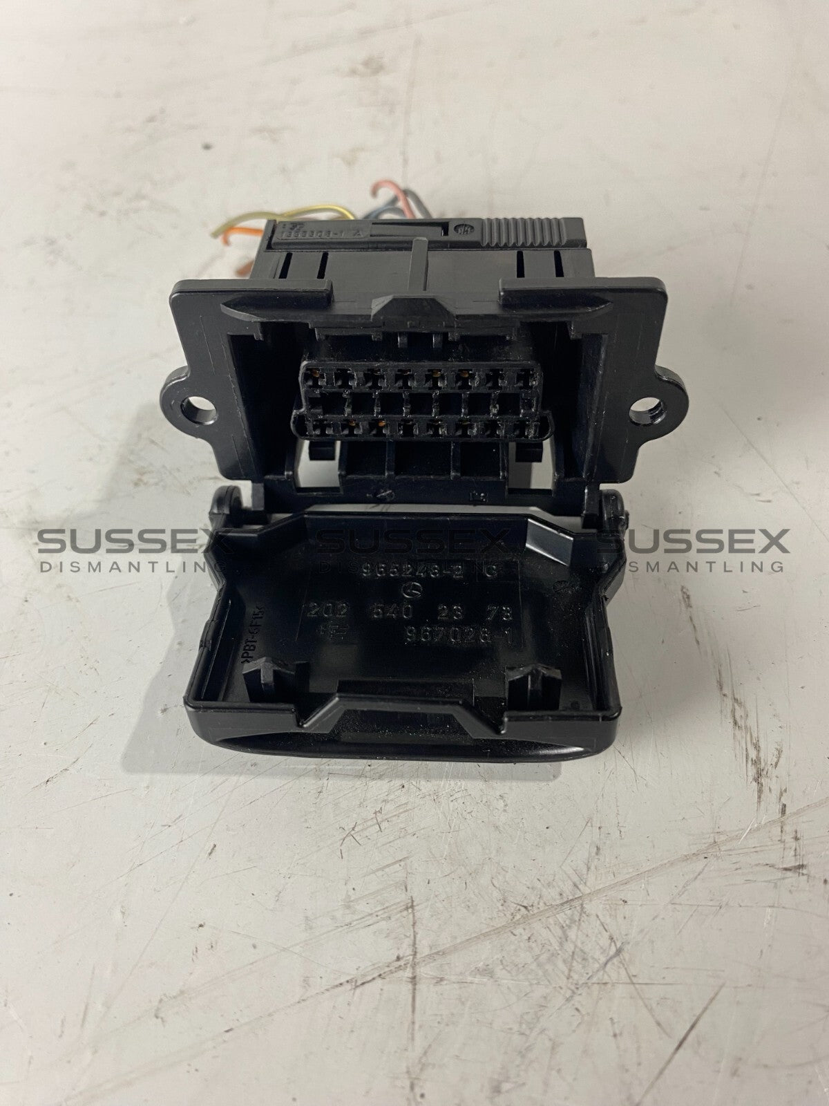 Mercedes-Benz OBD Bracket With Wires A2025402373