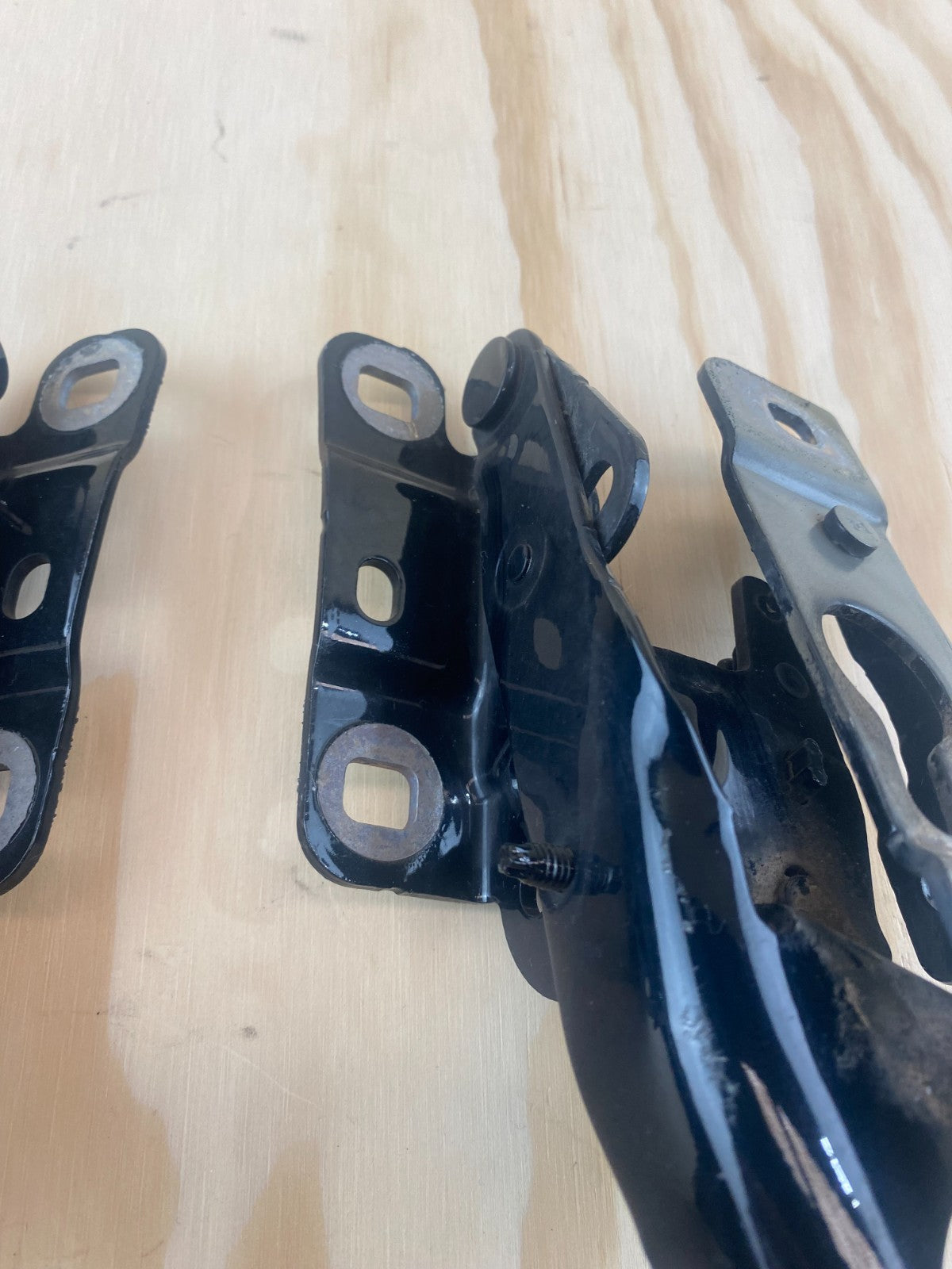 Mercedes-Benz A Class W176 Left / Right Bonnet Hinges A1768800428 A1768800328