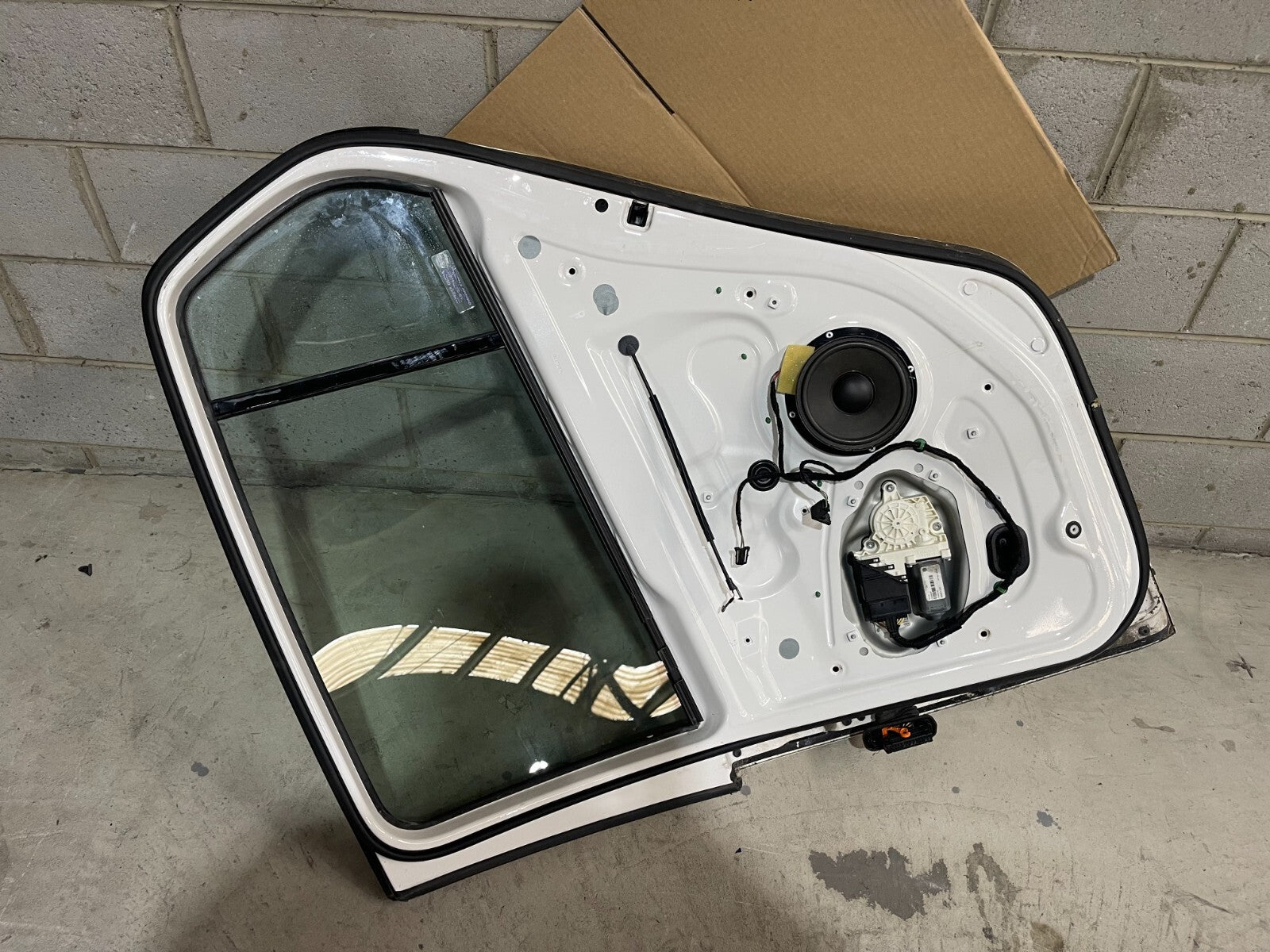 Volkswagen Golf MK5 Rear Right Door In White *Freight Available*