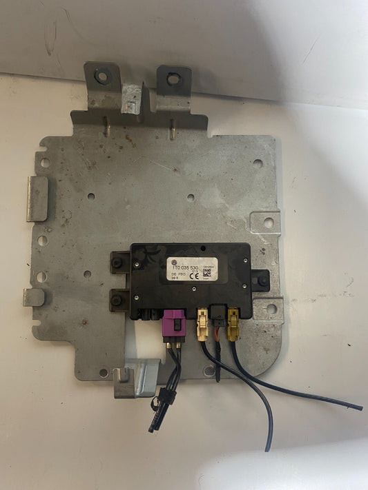 VWAG Navigation Antenna Amplifier Unit With Bracket 1T0035530