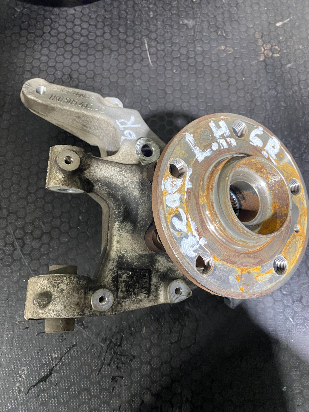 VWAG MK5 R32 / MK6 R Rear Left Hub 1K0505435AD