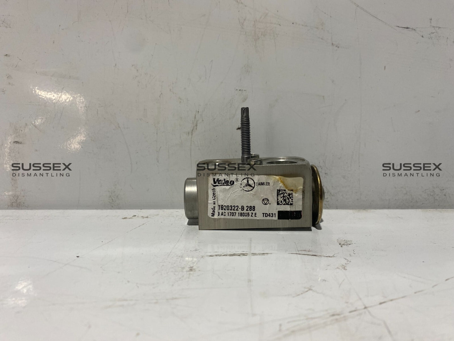 Mercedes-Benz AC Evaporator Expansion Valve A0998300100