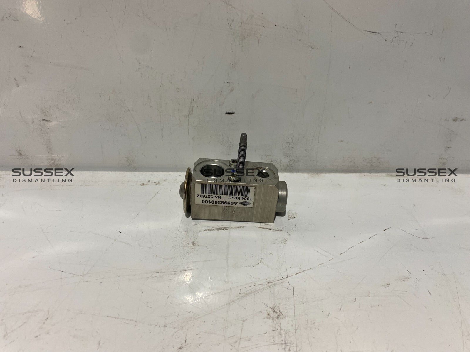 Mercedes-Benz AC Evaporator Expansion Valve A0998300100