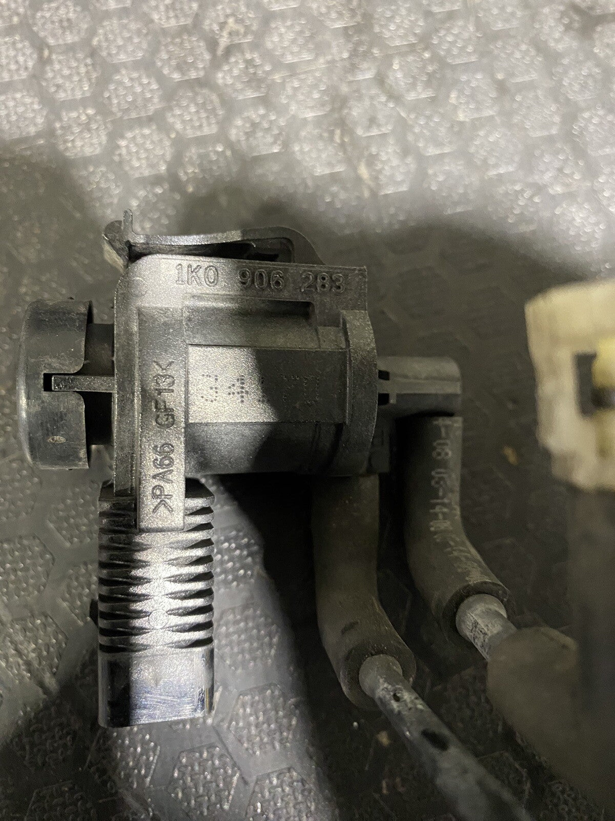 Volkswagen EGR Vacuum Solenoid Valve 1K0906283