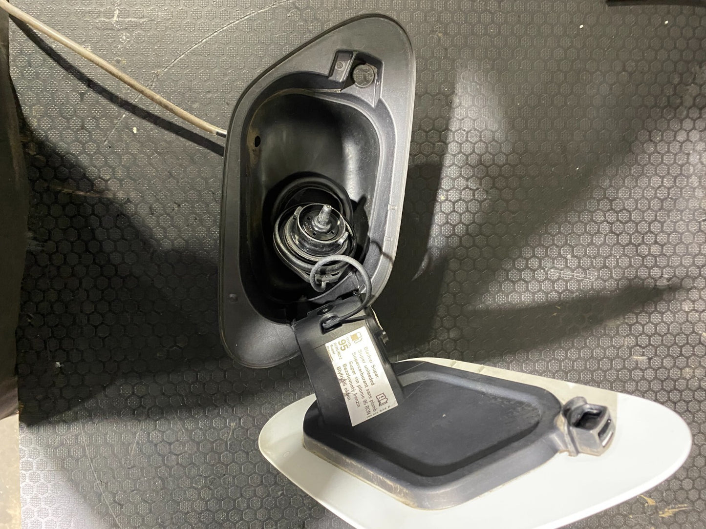 Volkswagen Golf MK7-7.5 Pure White Fuel Cap 5G0809999