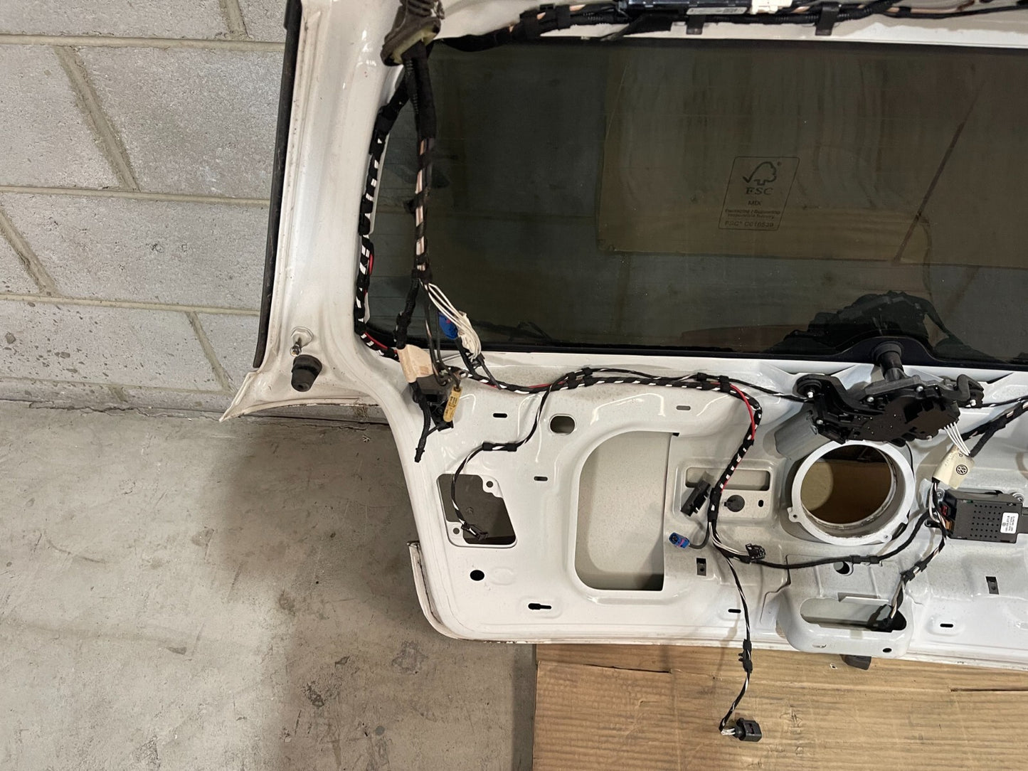 Volkswagen Golf MK6 Boot / Trunk In White *Freight Available*