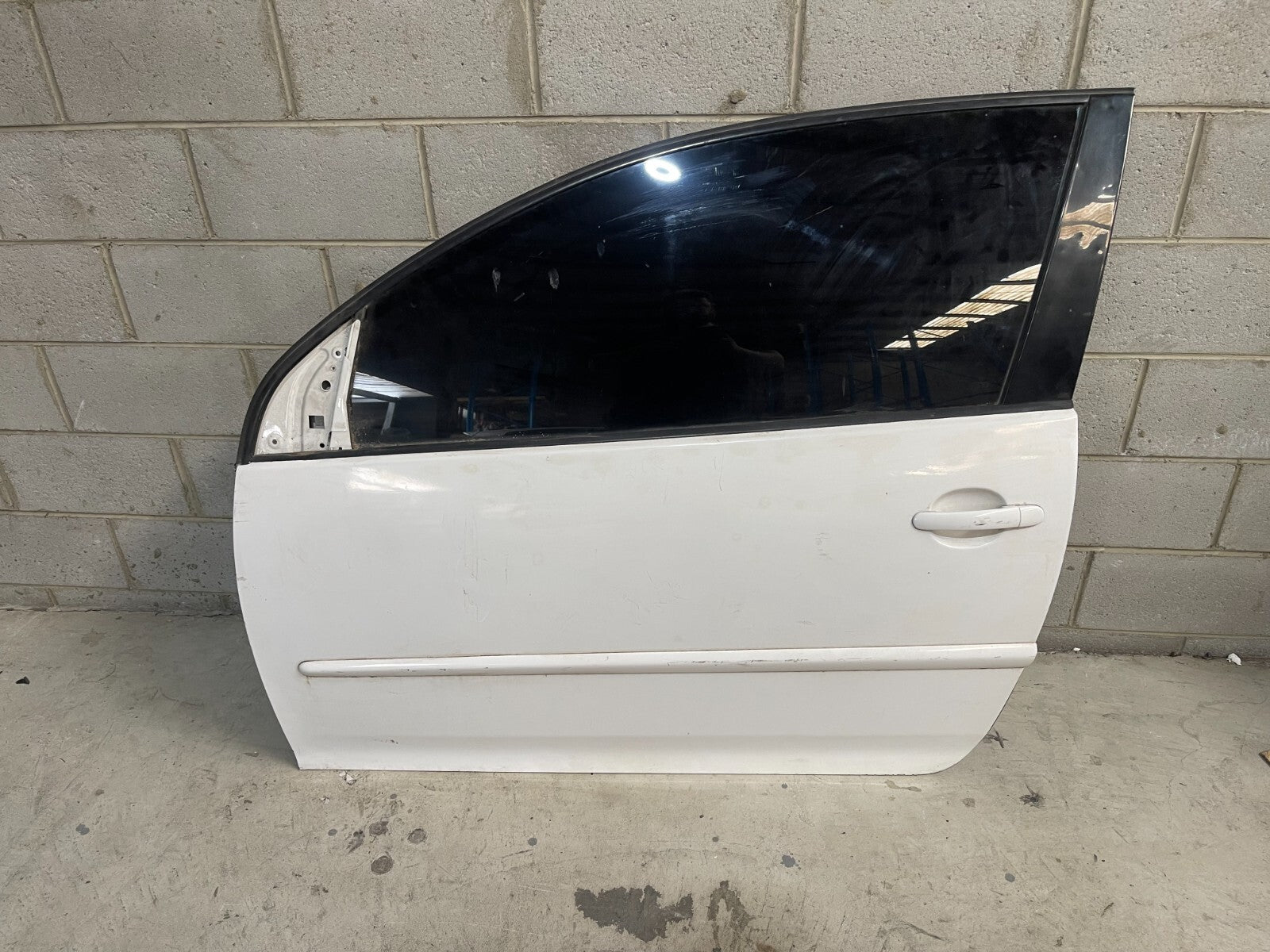 Volkswagen Golf MK5 Front Left Door In White *Freight Available*