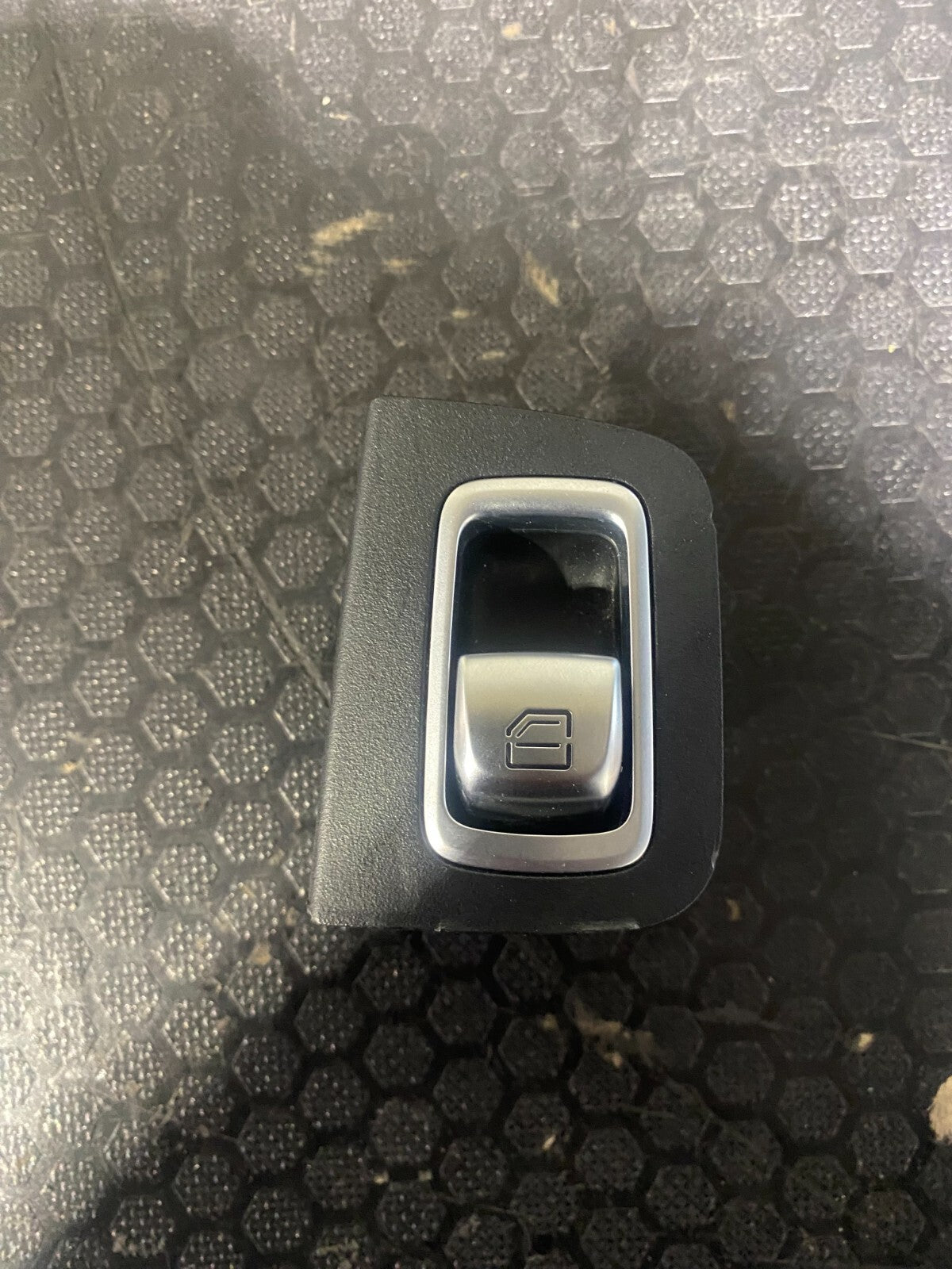 GENUINE Mercedes-Benz Passenger Front Left Window Switch W/ Bracket A2059051513