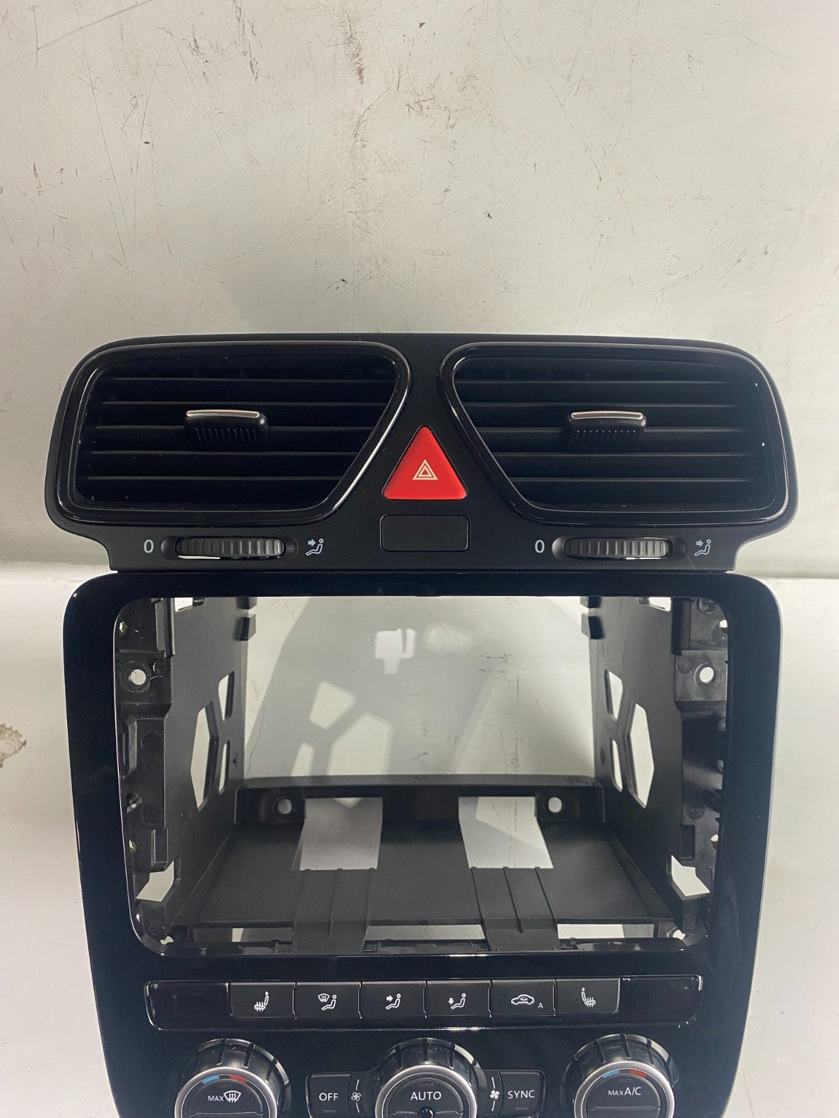 Volkswagen Scirocco / EOS Centre Airvent And Surround 1Q0819735C / 3AA907044BQ