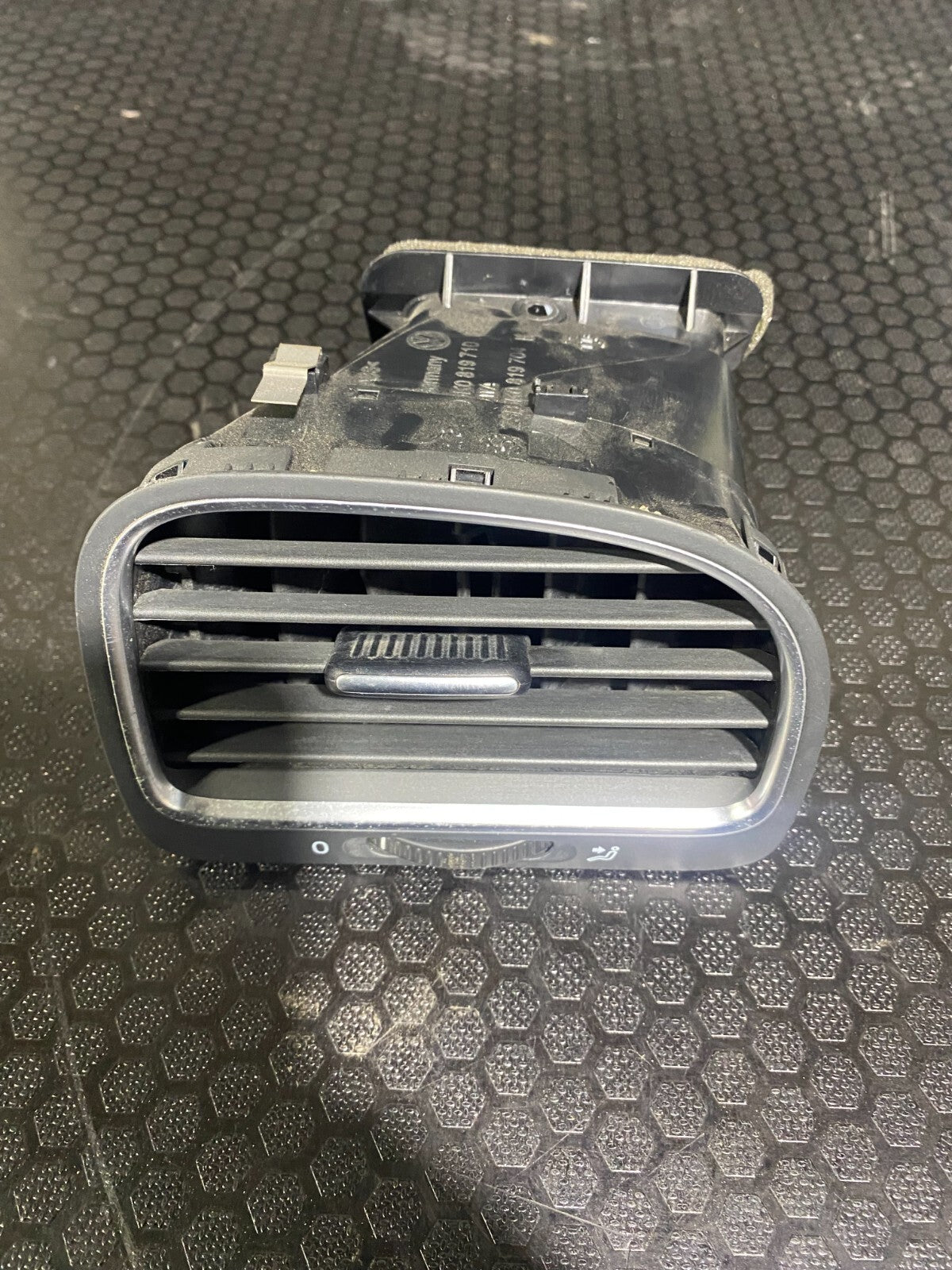 Volkswagen Golf MK6 Right Dash Air Vent 5K0819704