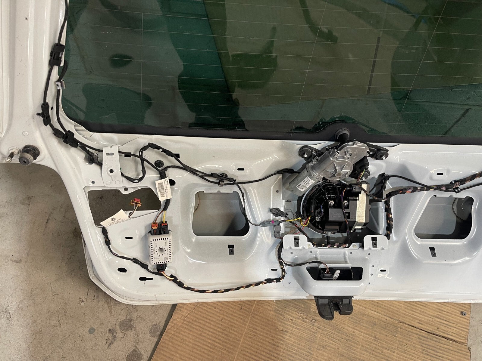 Volkswagen Golf MK7 Boot / Trunk In White *Freight Available*