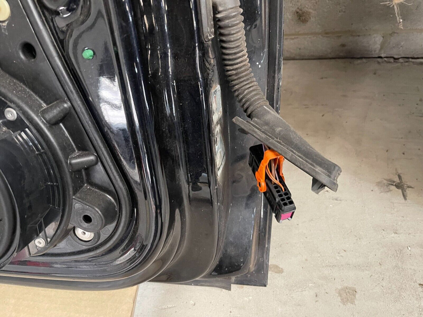 Volkswagen Golf MK6 Front Left Door In Black *Freight Available*