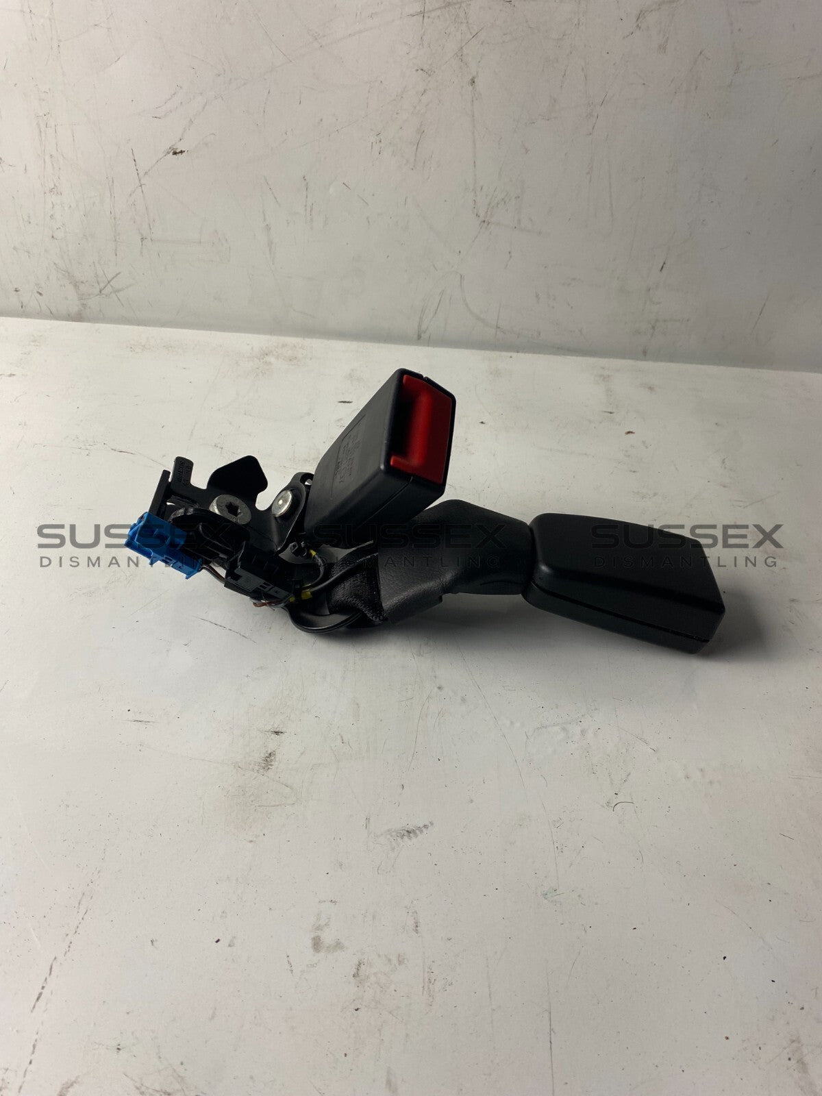 Mercedes-Benz Rear Middle And Right Seat Belt Buckle (Broken Plug) A2058600469