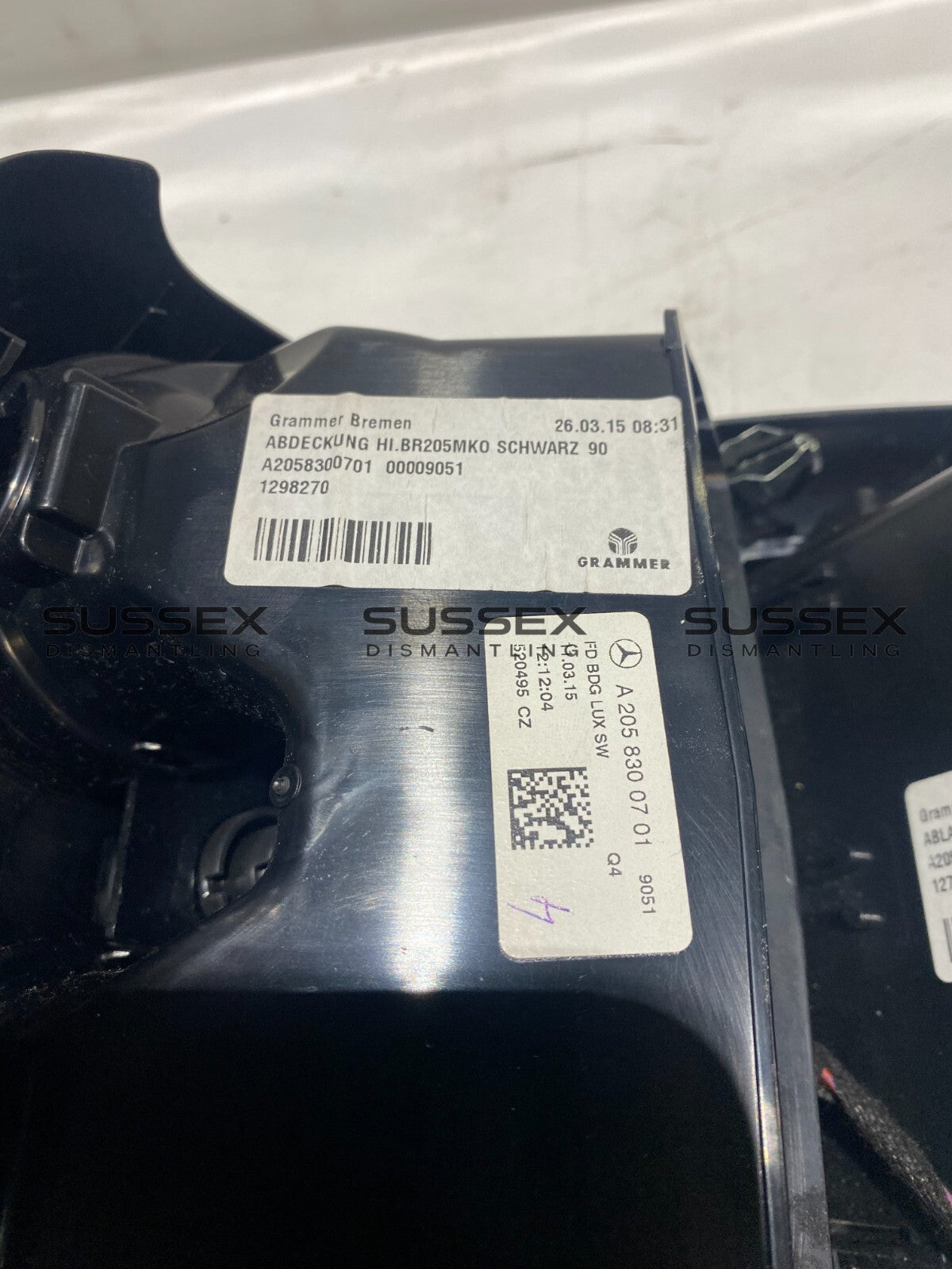 Mercedes-Benz Centre Console Rear AC Air Vent A2058300701