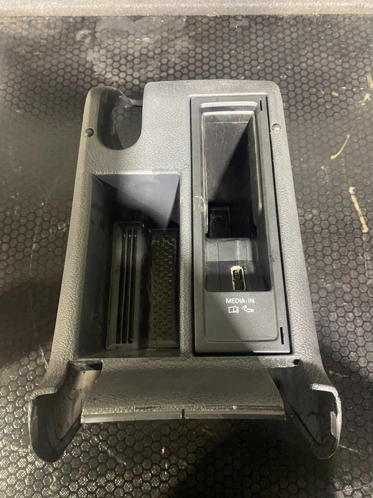 Volkswagen Golf MK5/6 Middle Console With Media In 5N0035341D 1K0863323