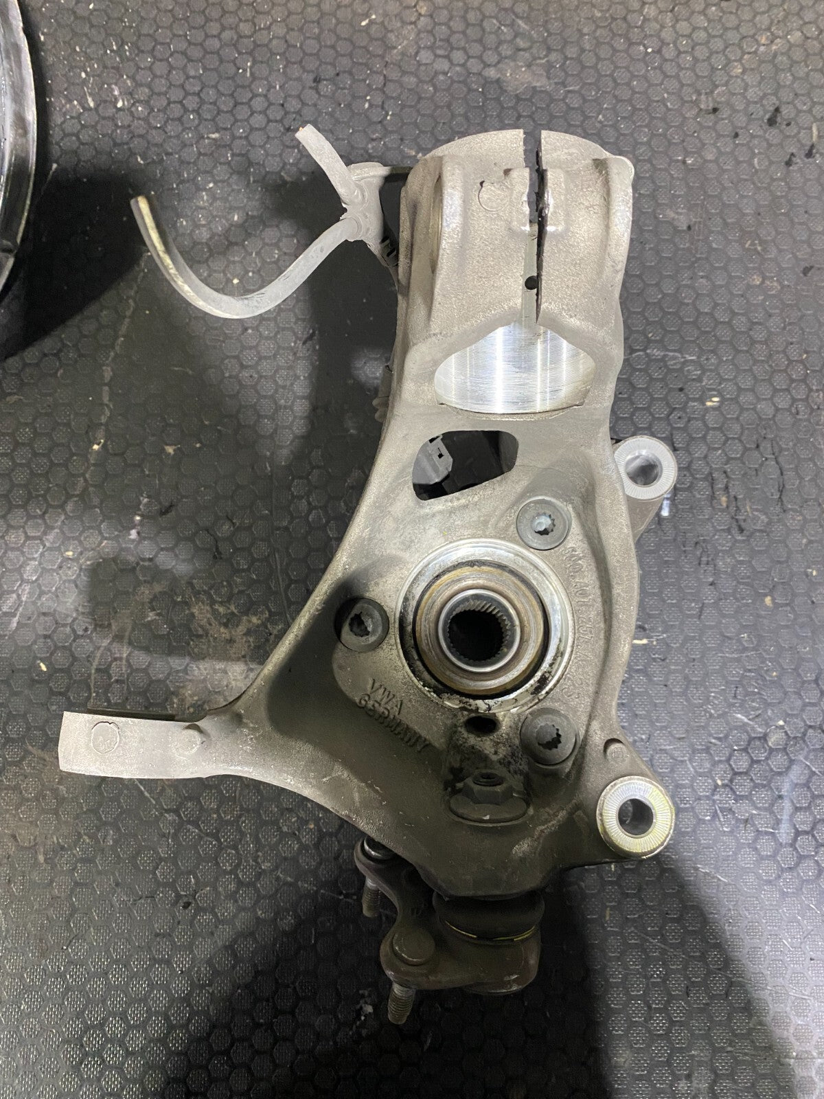 Volkswagen Golf MK7-7.5 GTI/R Front Left Hub 5Q0407257A