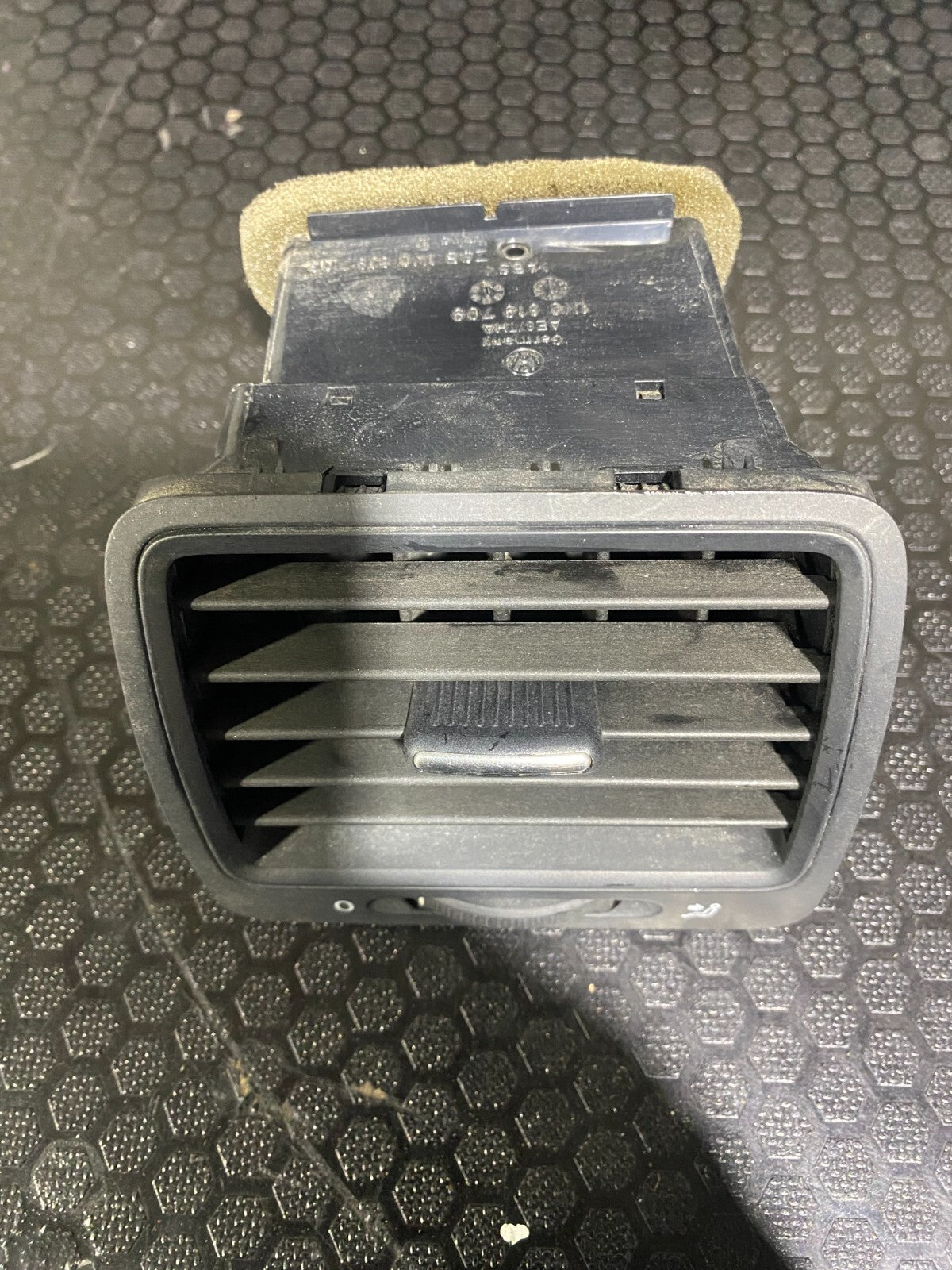 Volkswagen Golf MK5 Left Dash Air Vent 1K0819709