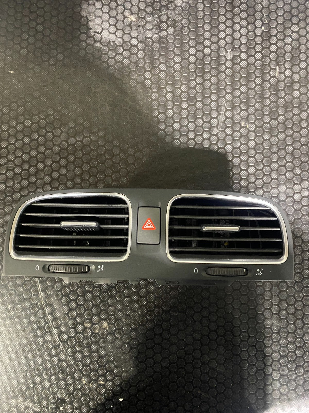 Volkswagen Golf MK6 Centre Dash Air Vent 5K0815736